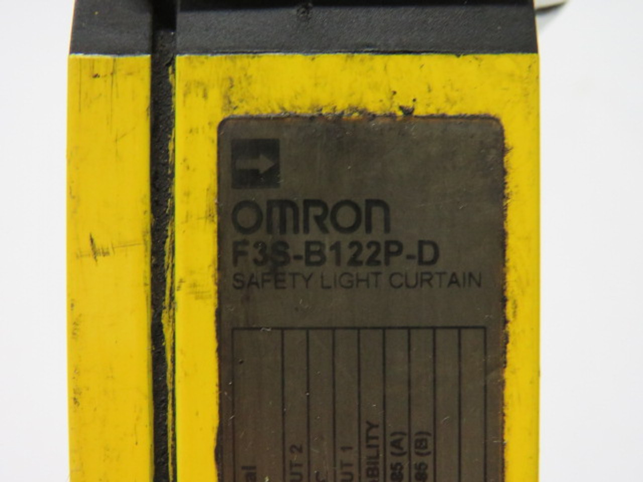 Omron F3S-B122P-D Light Curtain Receiver 24VDC 0.3-5m Range 400mA USED