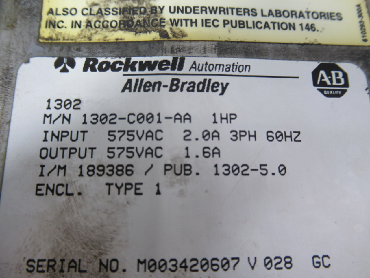 Allen-Bradley 1302-C001-AA Servo Drive 1HP 575VAC *Crack to Enclosure* USED