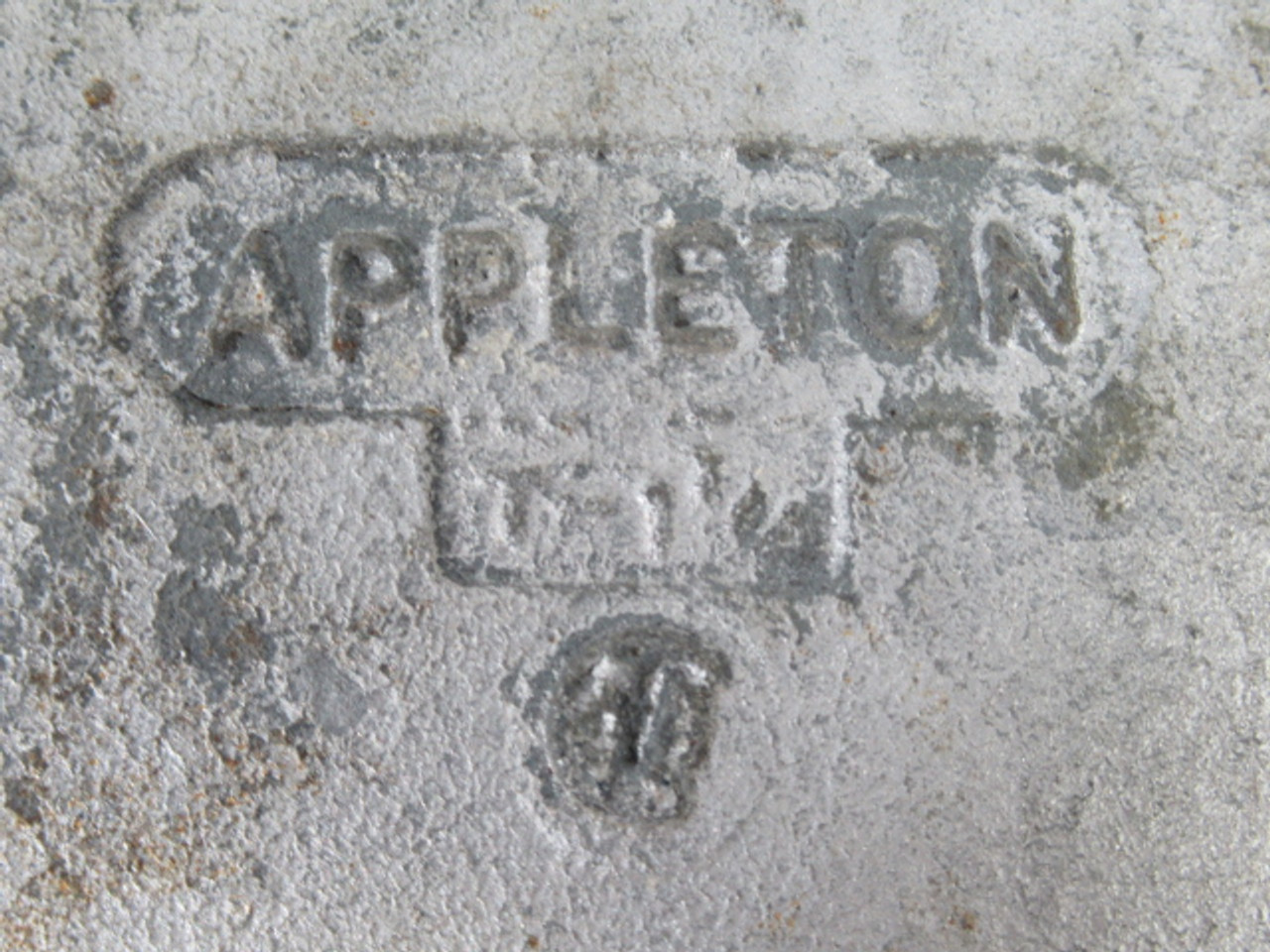 Appleton T-1-1/4 Conduit Body w/o Cover 1-1/4" USED