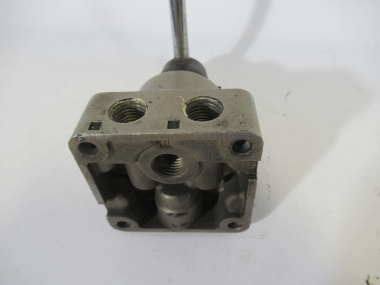 SMC VH200-02 Old Style Hand Valve 1/4" 9.9kgf/cm 140 psi 4 Port USED