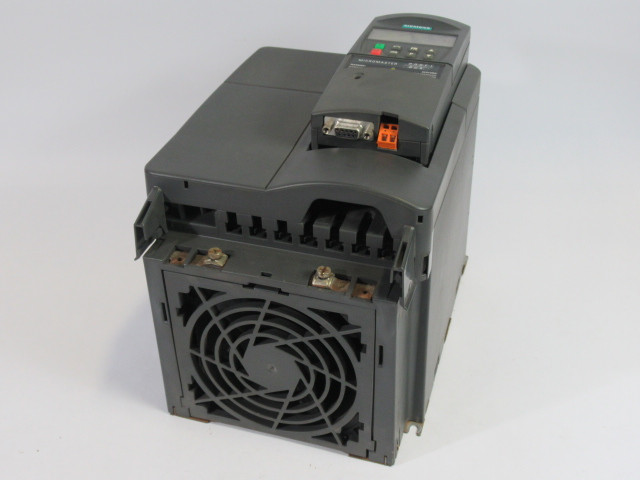 Siemens 6SE6440-2UE17-5CA1 AC Drive 0.75kW 3Ph 500-600V 2.0A 47-63Hz USED