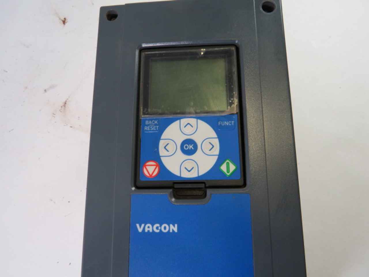 Vacon AC Drive 3Ph 525-600V 50/60Hz 6.8A/4.5A Input USED
