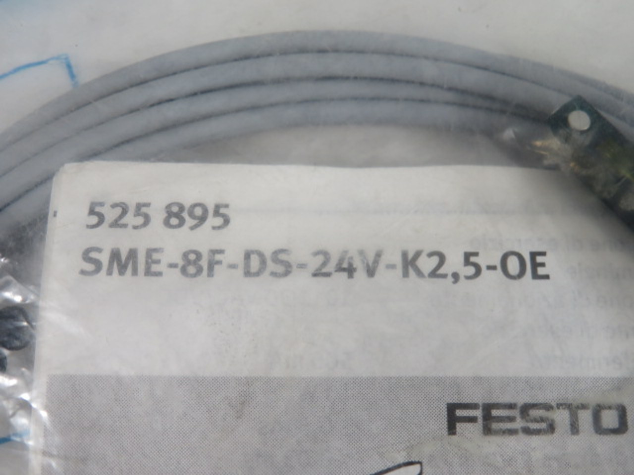 Festo 525895 SME-8F-DS-24V-K2,5-OE Proximity Switch NO HARDWARE ! NWB !