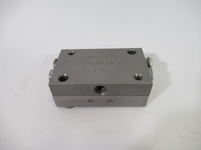 Graco 103-000-131 Divider Valve 1/4" Ports ! NEW !