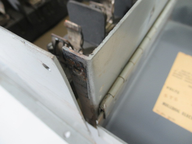 Bulldog Electric BP-352 Fusible Bus Plug 575V 60A 3P DAMAGE TO JOINT USED