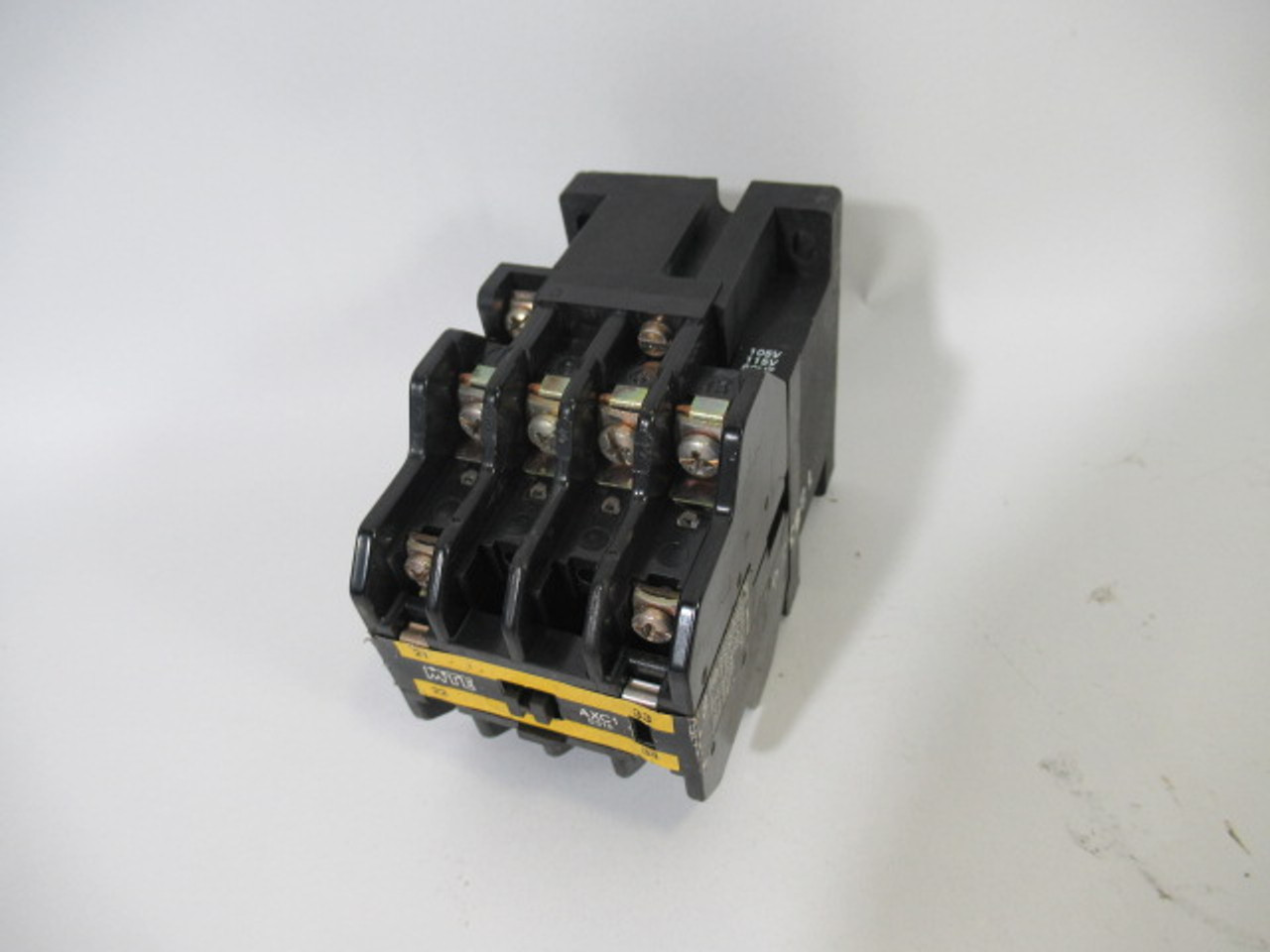 MTE AXC1-0315 Contactor 32A 105/115V@60Hz *Missing Screw* USED