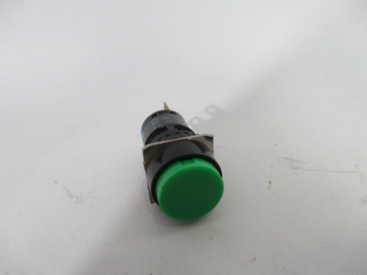 IDEC AB6M-M1-G Green Momentary 18mm Push Button 1NO 1NC .5A@250VAC USED
