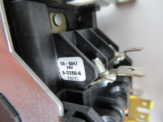 Eaton C25FNF360T Contactor 60Amps Ser A1 3 Pole Coil 24V 50-60Hz ! NOP !