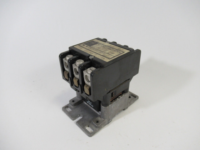 General Electric CR353AC3DH1 Contactor 1Ph 2-Pole or 3Ph 3-Pole 30/40A USED