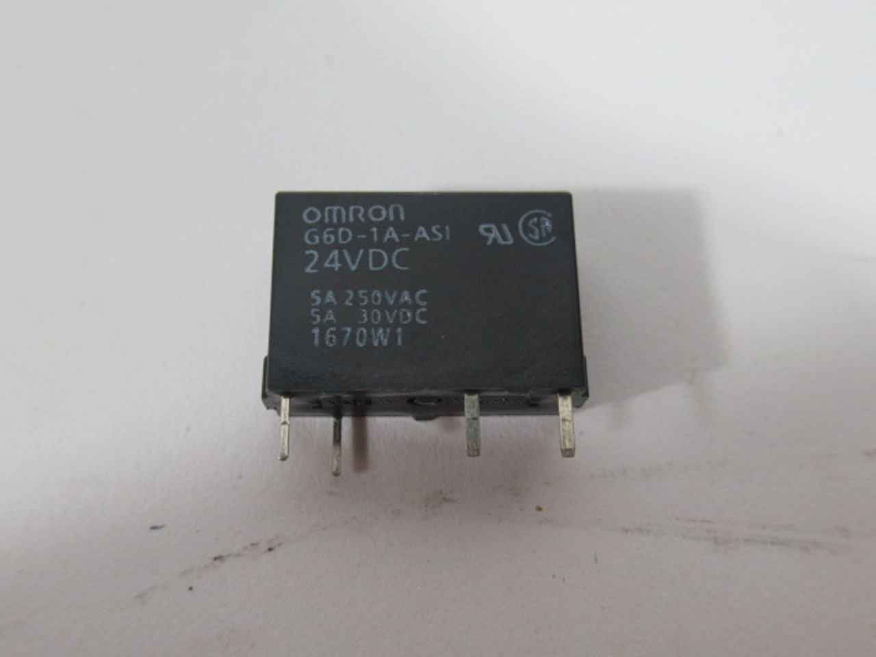 Omron G6D-F4B Terminal Relay 250VAC 30VDC 5A MISSING COVER & RELAY USED