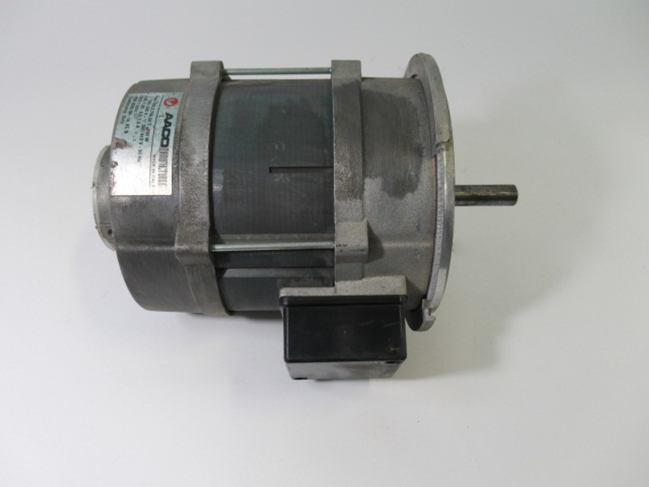 AACO Manufacturing 750W 2870RPM 220/240D DAMAGE TO MOUNT FACE USED