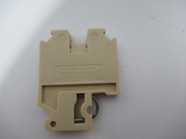 Weidmuller SAKD-2.5N Beige Terminal Block 300/500VAC 18-12AWG Lot of 20 USED