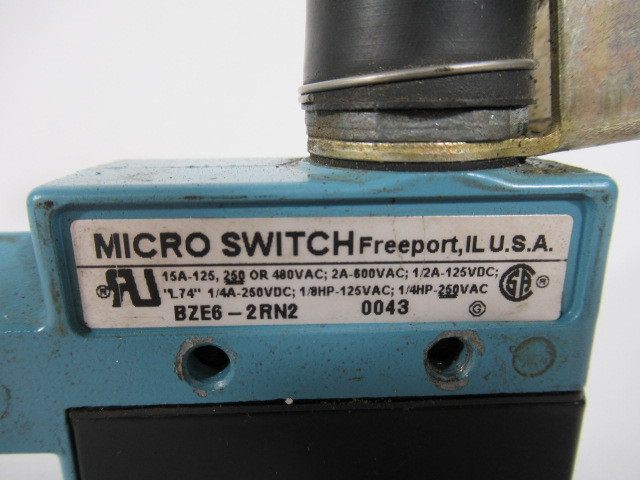 Micro Switch BZE6-2RN2 Limit Switch 15A 125/250/480VAC 2A-600VAC USED