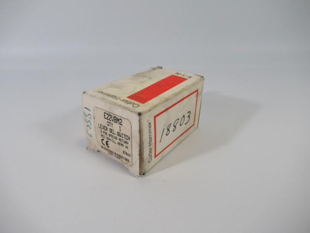 Eaton Cutler-Hammer E22VBM2 3 Position Selector Switch Non-Illuminated ! NEW !