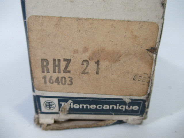 Telemecanique RHZ-21 Relay Socket Base Din Rail Mount ! NEW !