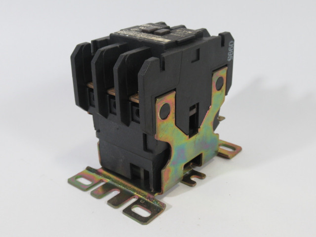 Eaton Cutler-Hammer C25DND330 Contactor 30A MISSING SCREWS Series C1 USED