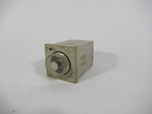 Omron H3CT-8H Time Delay Relay 200/220/240VAC 50/60Hz 0-30Sec/Min USED