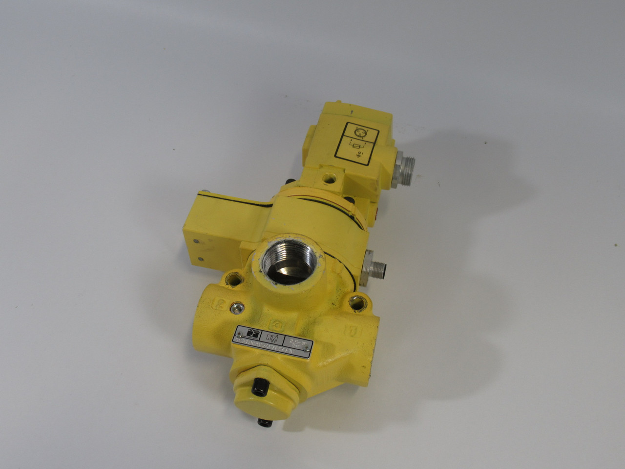 Ross SV27NC305407PSAA1D Sensing Valve 3/2 Way 1/2" NPT In-Out 24VDC USED