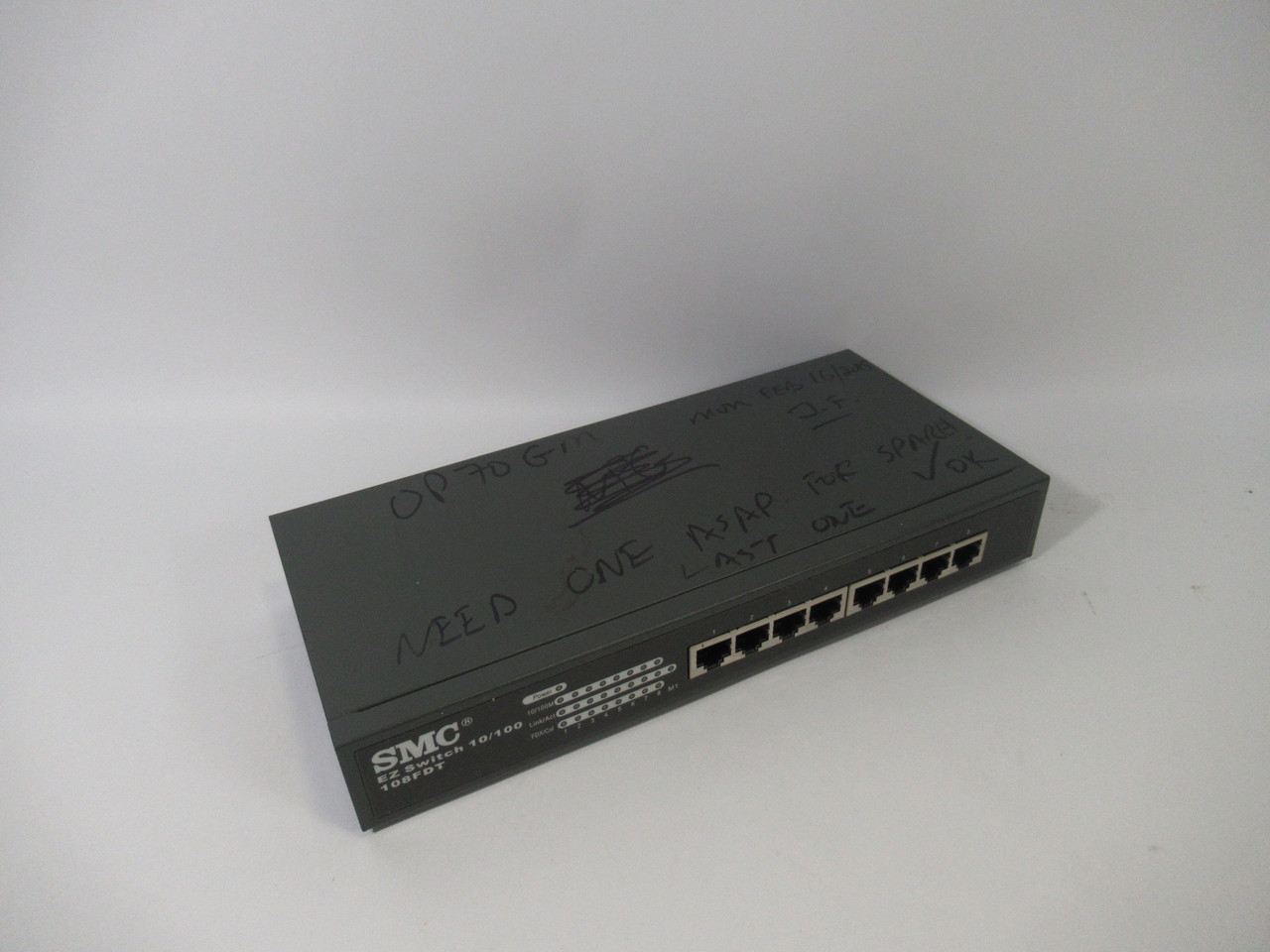 SMC SMC-EZ108FDT Desktop Ethernet EZ Switch 8 Port 100-240VAC 50/60Hz USED