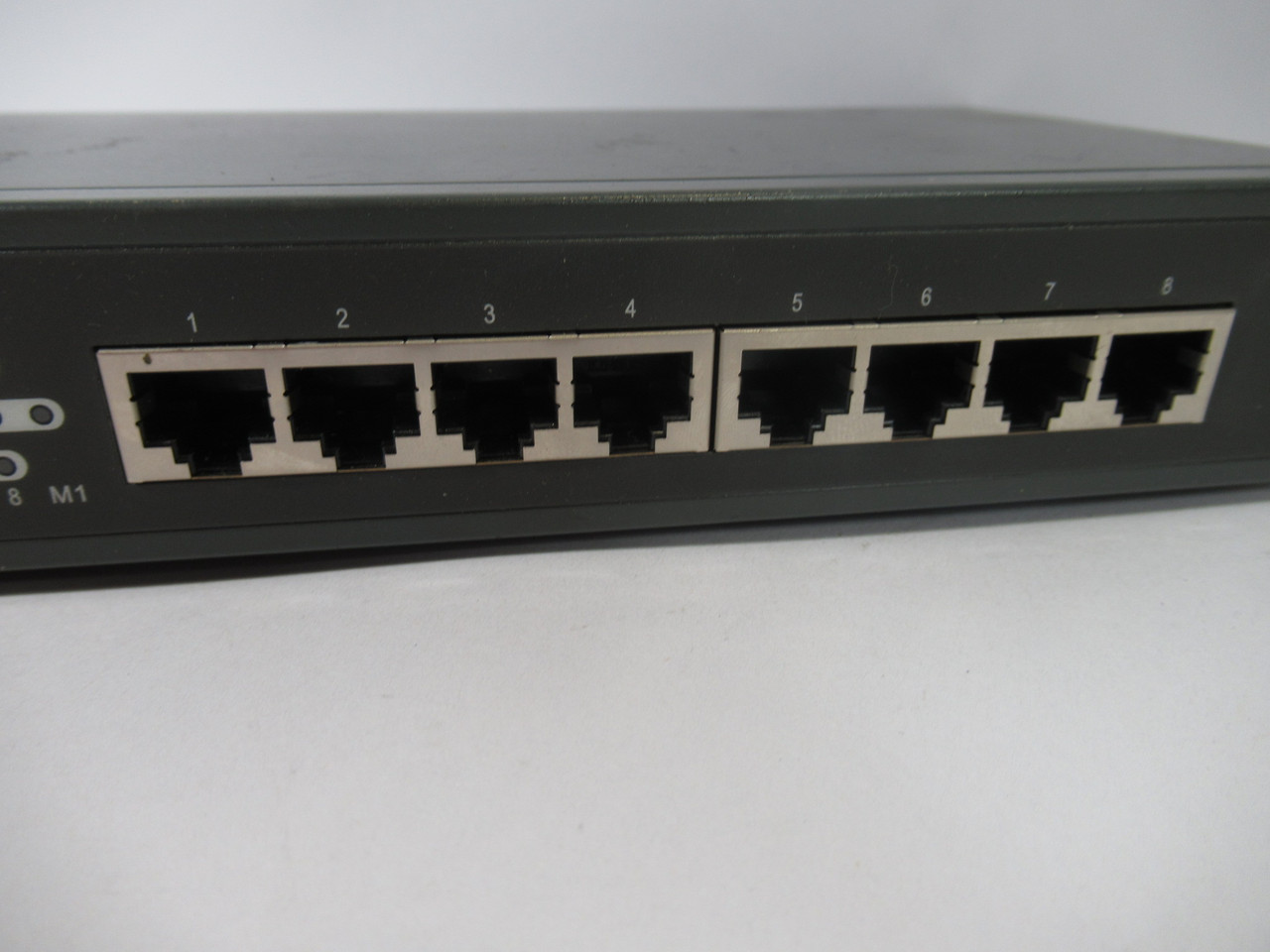 SMC SMC-EZ108FDT Desktop Ethernet EZ Switch 8 Port 100-240VAC 50/60Hz USED