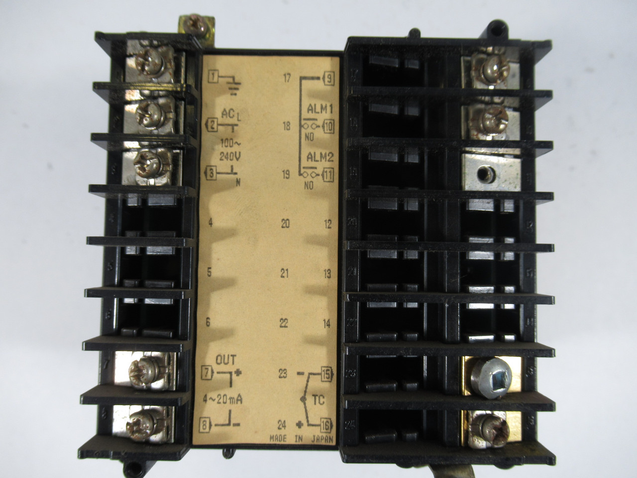 RKC C900FJA1-8AB Temperature Controller 100-240VAC 50/60Hz 17VA Max. USED