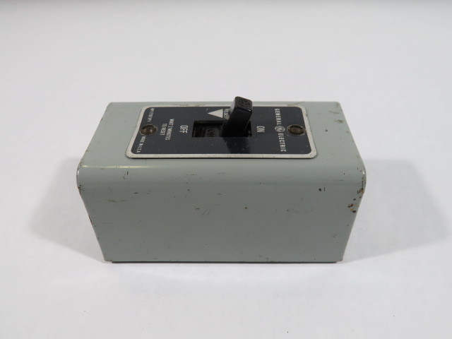 General Electric CR101Y Manual Motor Starter w/ Enclosure 1HP 115/230VACUSED