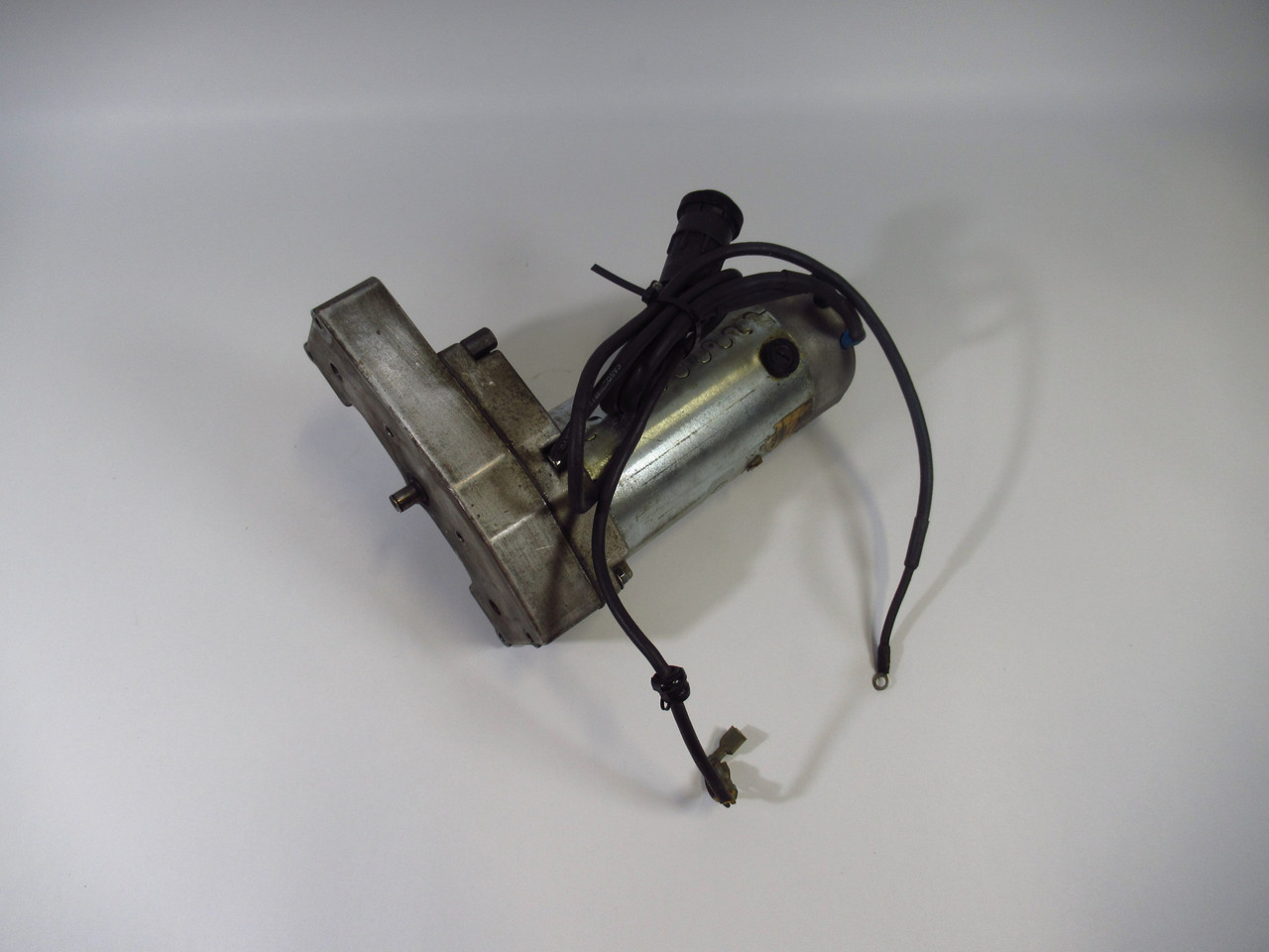 Allied Brush Motor w/Plastic Connector 180rpm 115VDC 1.5A 9.2:1 50IN-LB USED