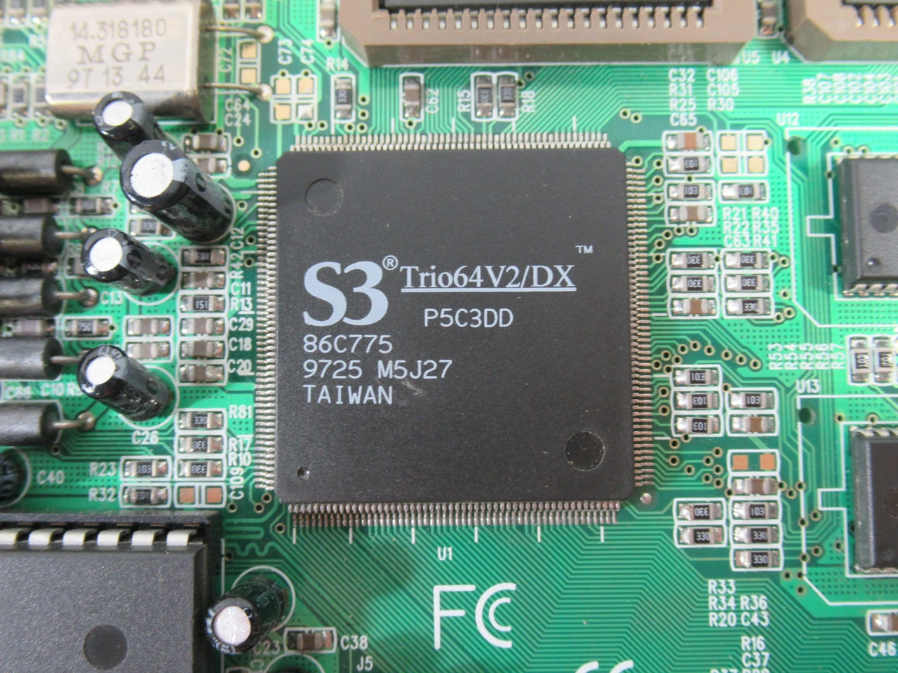 S3 TRIO64V2/DX PCI Graphics Card 1 VGA Port USED