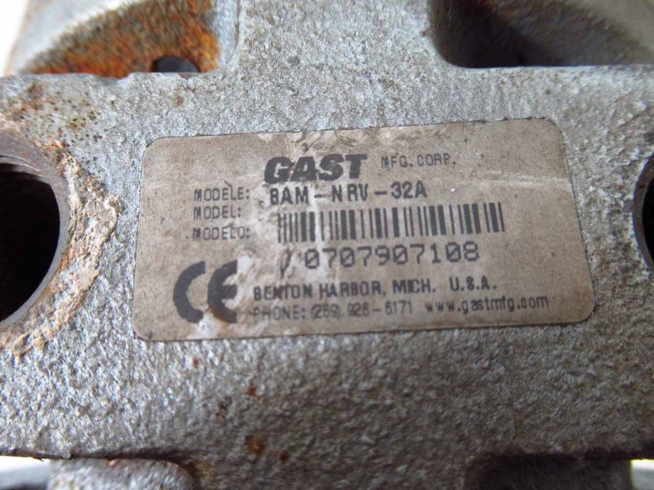 Gast 8AM-NRV-32A Vane Motor 5HP 2500rpm 7 bar 1/2" NPT In/Outlet 175cfm USED