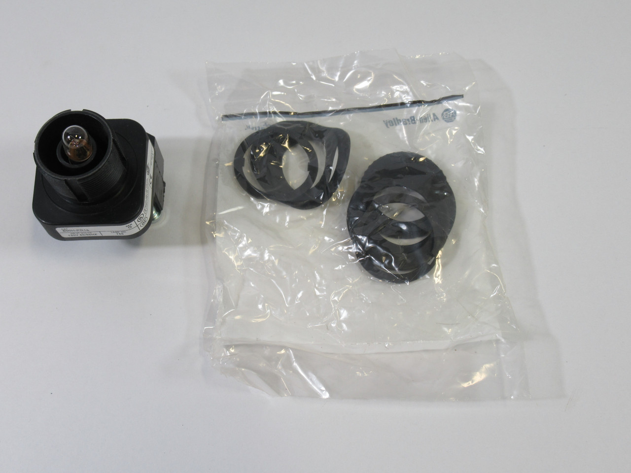 Allen-Bradley 800H-PR16 Pilot Light SER G 120V 50/60Hz NO LENS ! NEW !
