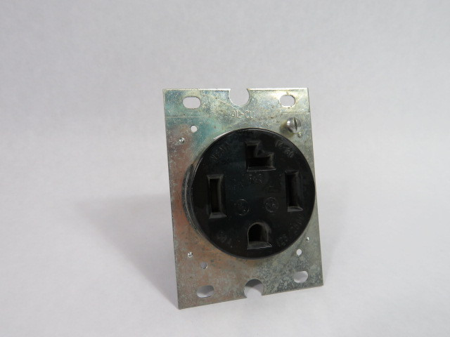 Pass & Seymour 3864 Power Outlet Receptacle 30A 125/250V 4W 3P USED