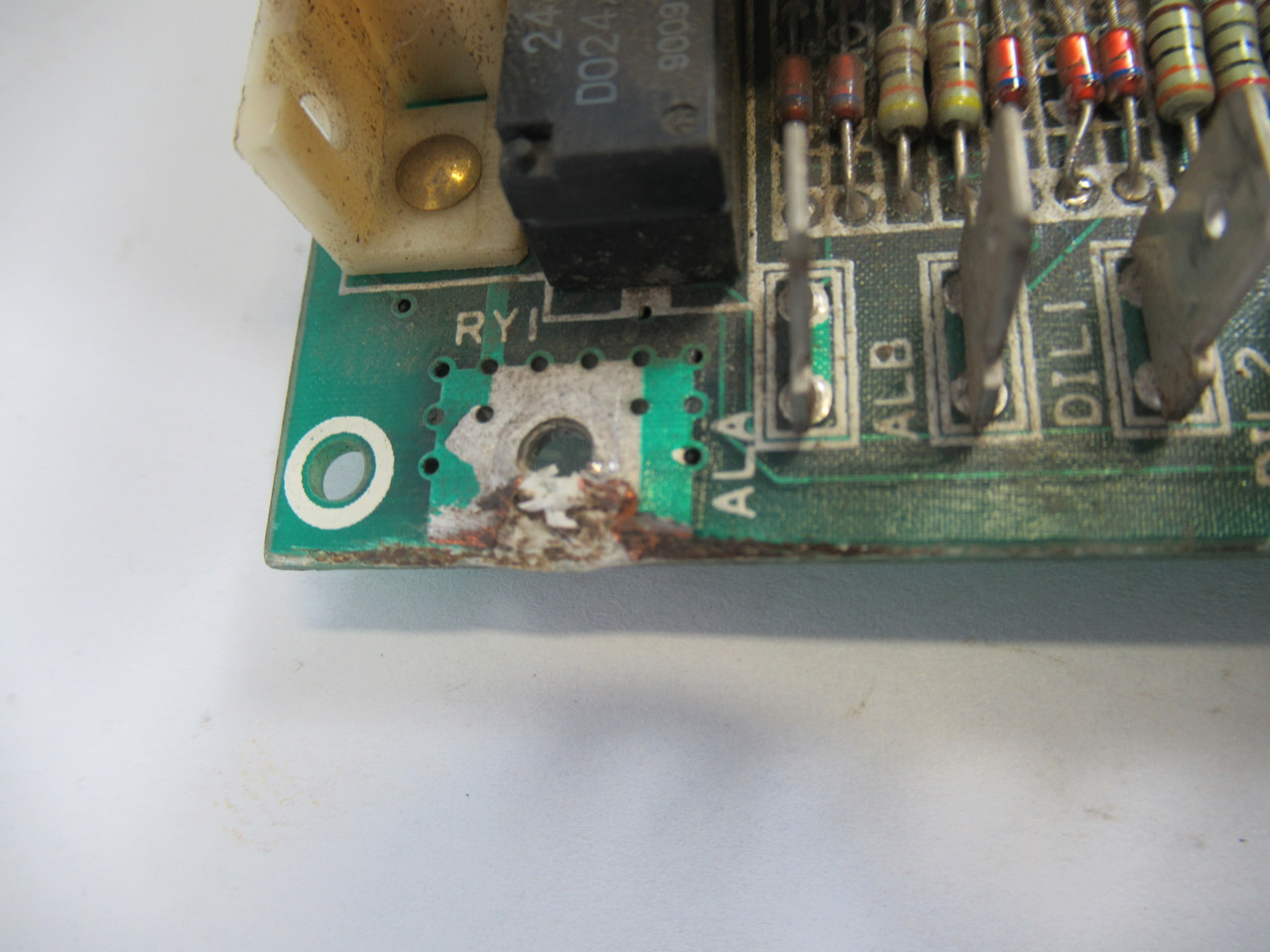 Fanuc A16B-1310-0530/17D Robotic Input Board MISSING SCREWS & COS DMG USED