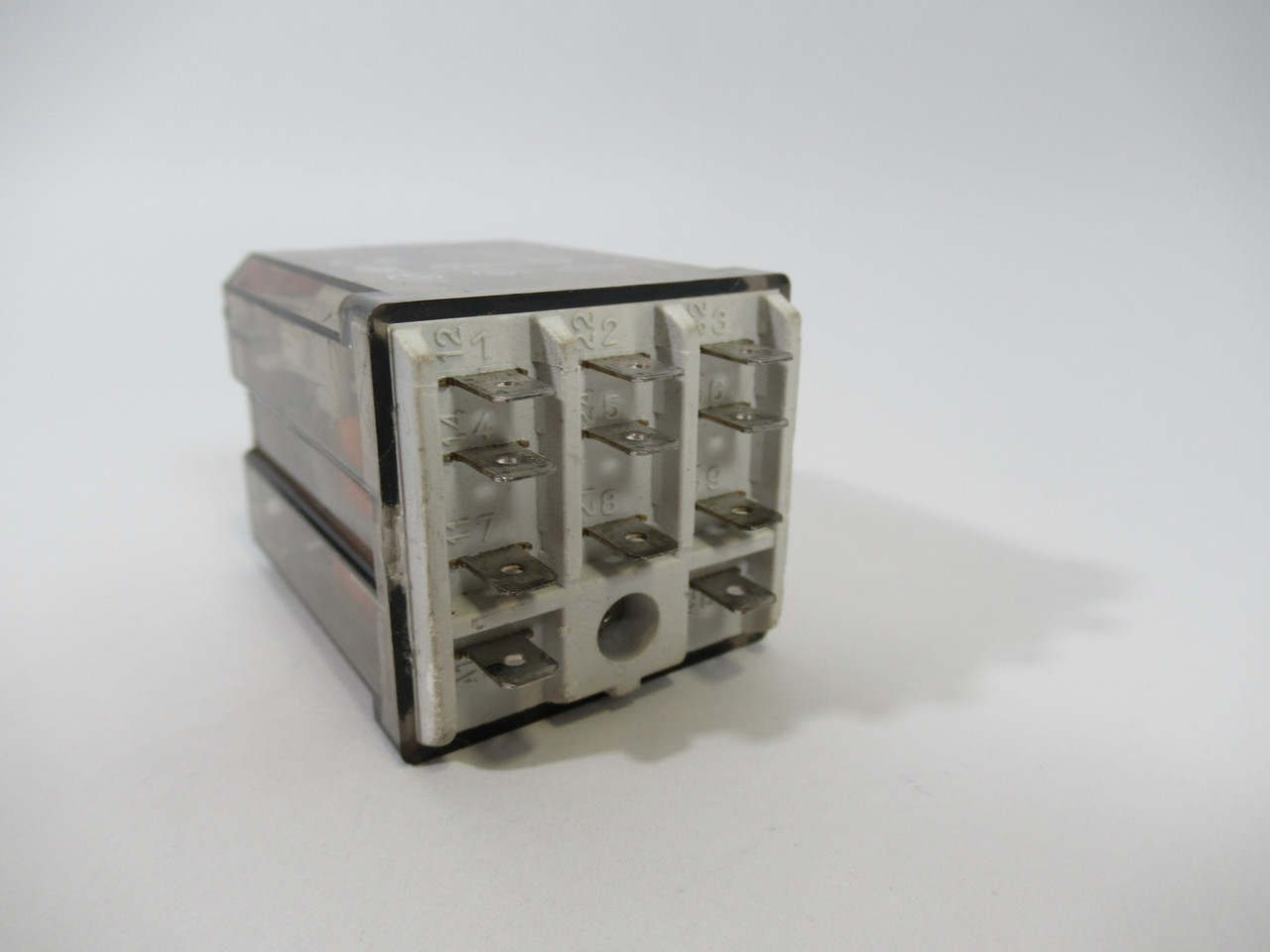 Finder 62.33.8.110.0040 Relay 110VAC 16A 11 Blade USED