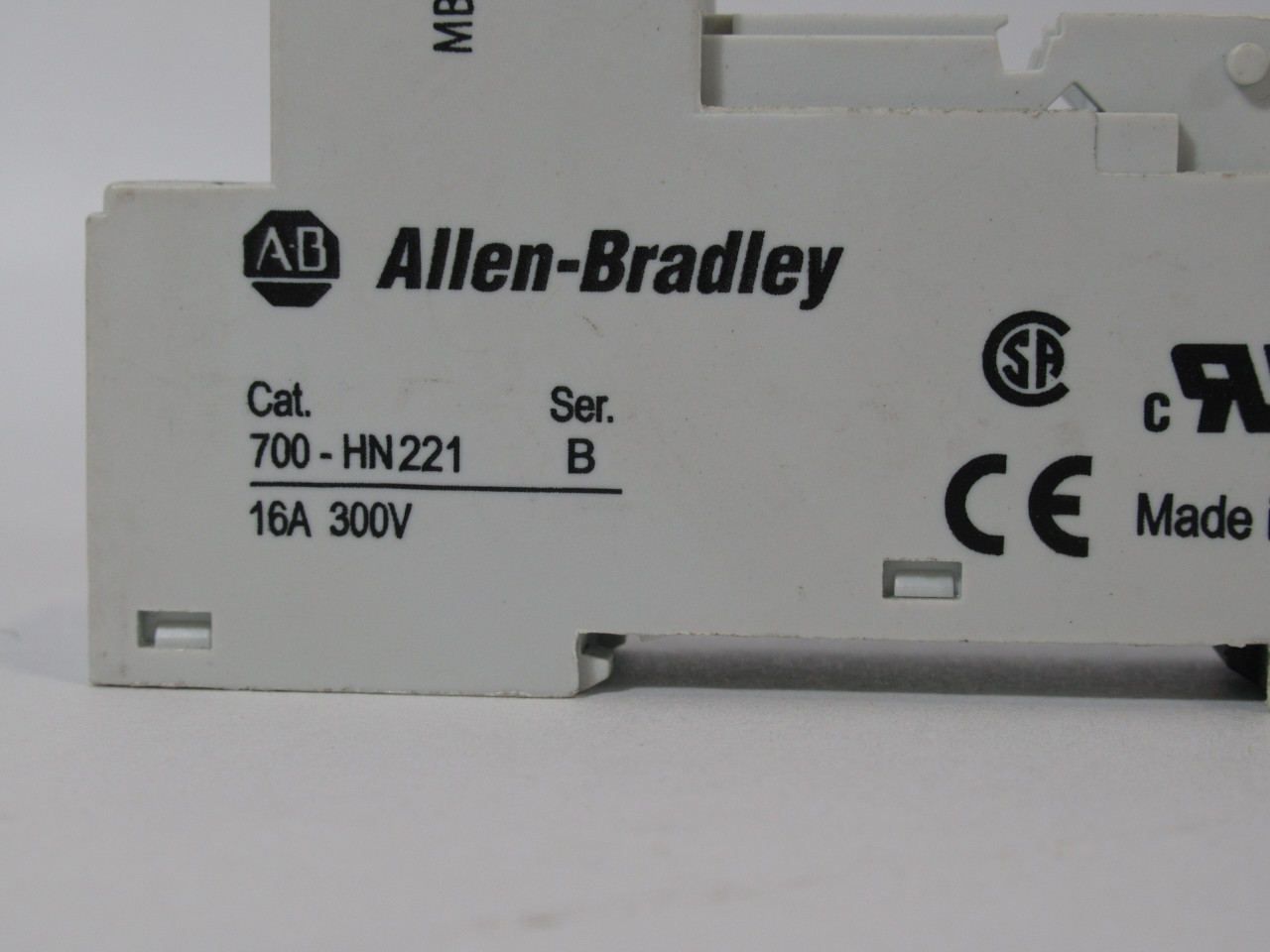 Allen-Bradley 700-HN221 Relay Socket Series B 16A 300V Missing Clip USED