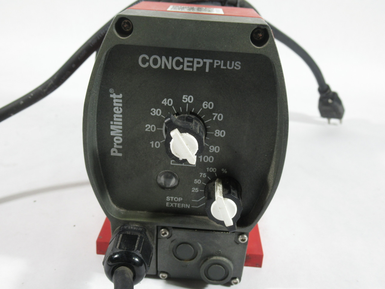 Prominent CNPB0704PPE0M0DB10 Solenoid Metering Pump 100-230VAC USED