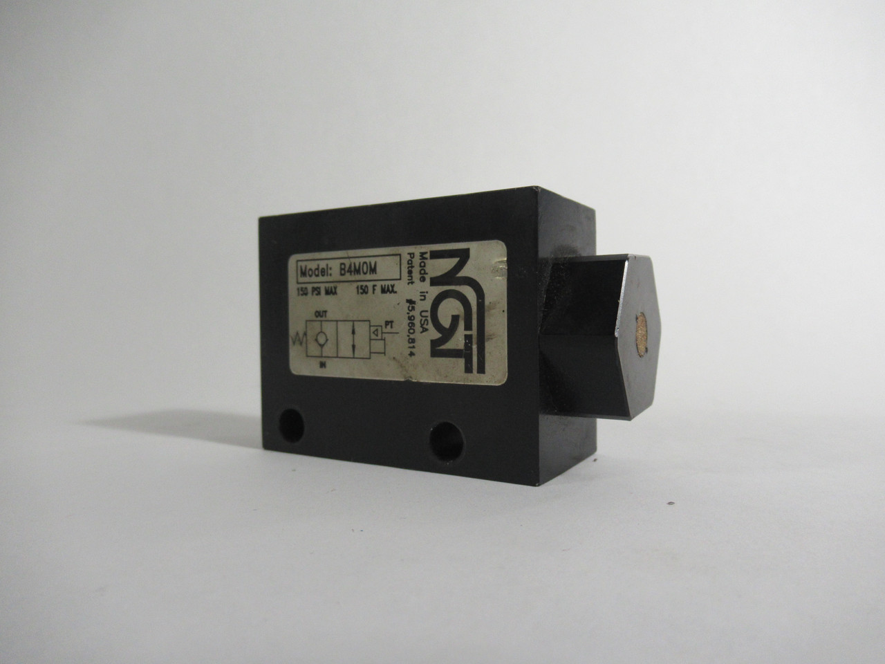 NGT B4M0M Control Check Valve Pilot Operated 1/4 NPTF 150 psi USED