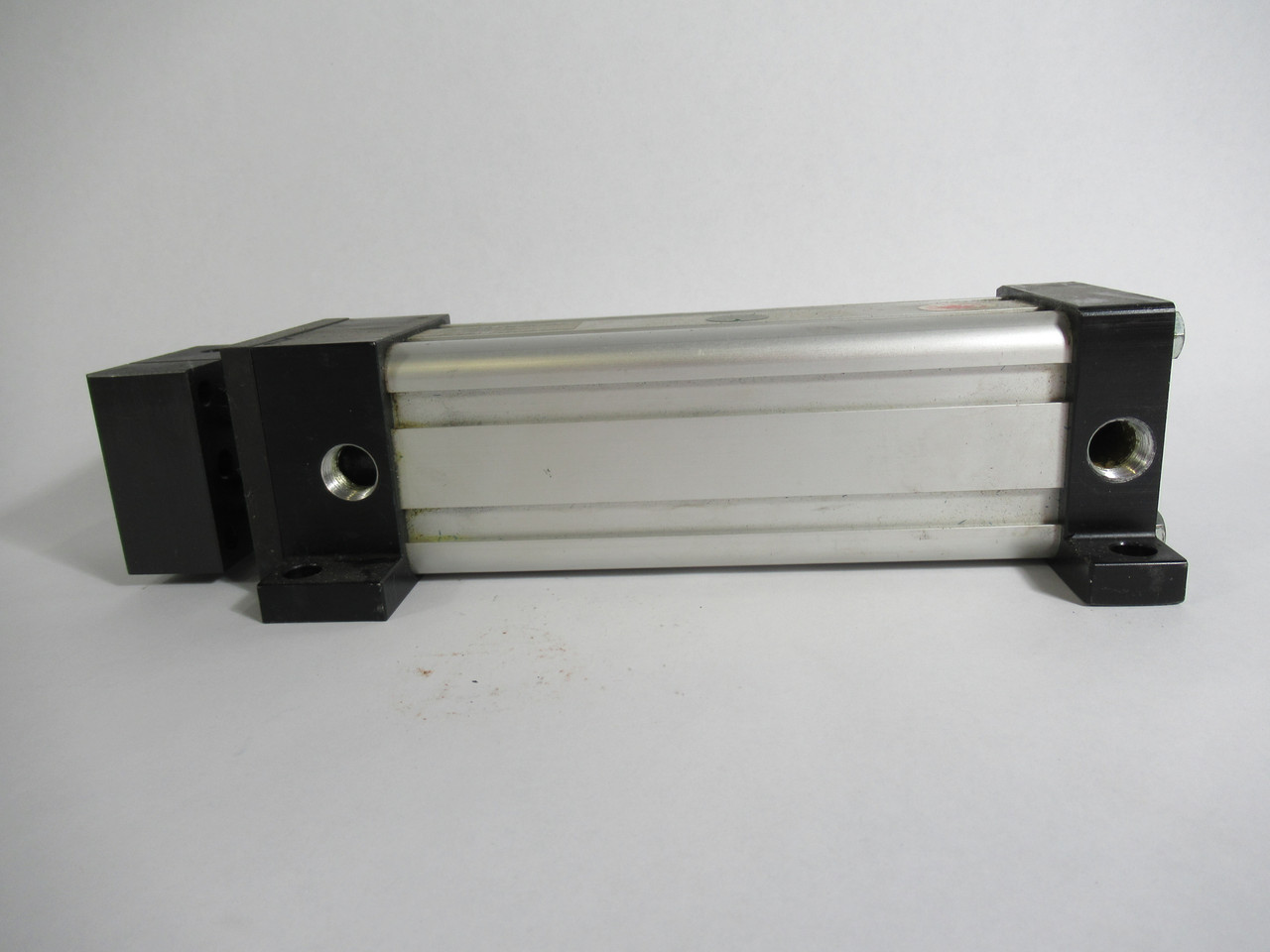 Numatics S2FM-06A1J-EAA2 Actuator Cylinder 2-1/2"Bore 6” Stroke USED