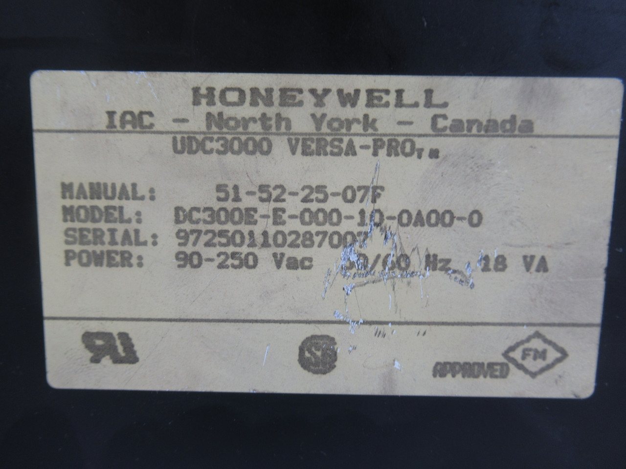 Honeywell DC300E-E-000-10-0A00-0 Versa Pro Temperature Controller USED