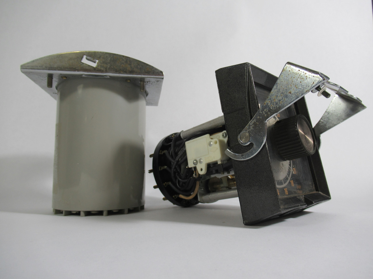 Eagle Signal HP510A6 Reset Timer 120V 60Hz 0-30Hr USED