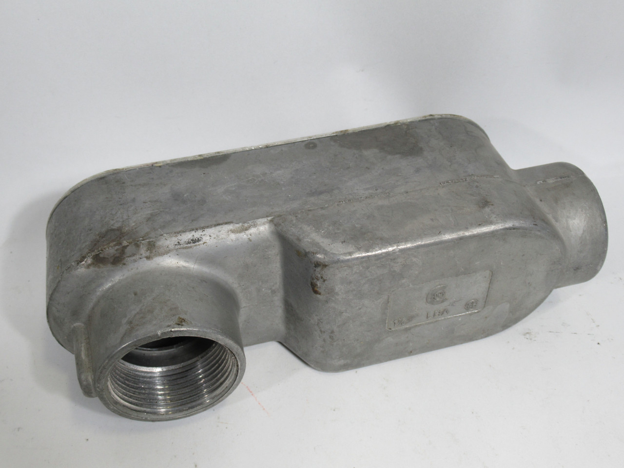 Thomas & Betts LBA-1-1/4 Aluminum Conduit Body 1-1/4" 2 Hub 90 DEG USED