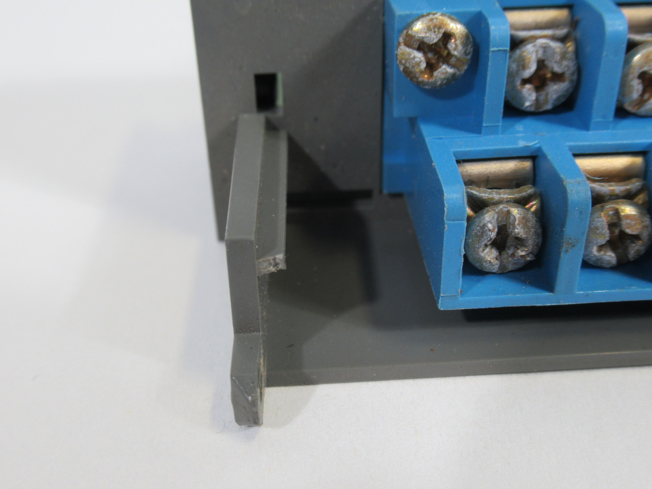 Allen-Bradley 1746-OB16 Series C Output Module *Broken Door Latch* USED