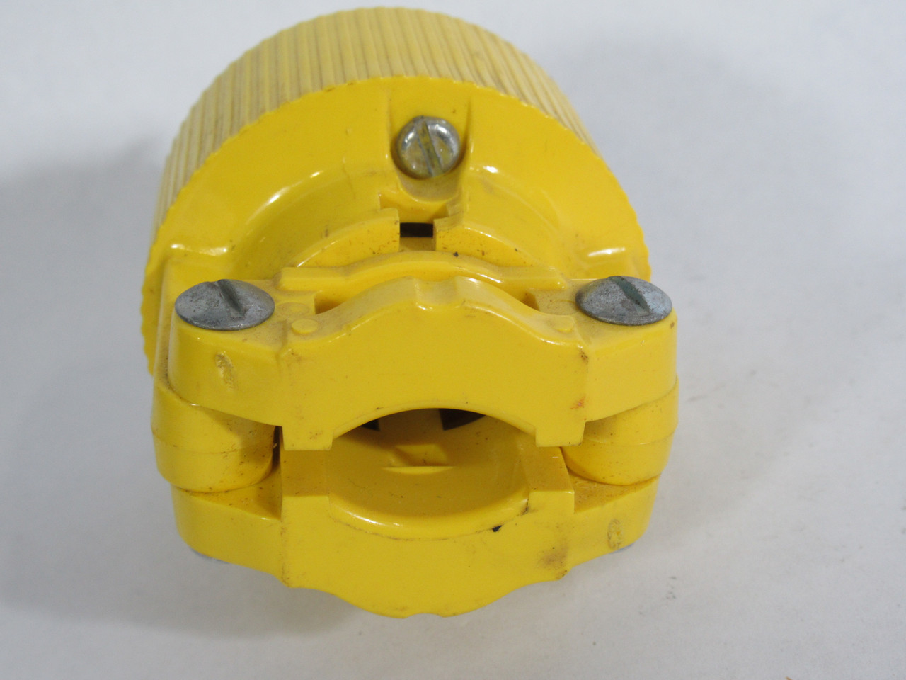 Pass & Seymour L9-30P Yellow Turn & Pull Plug 30A 600VAC 3W 2P USED