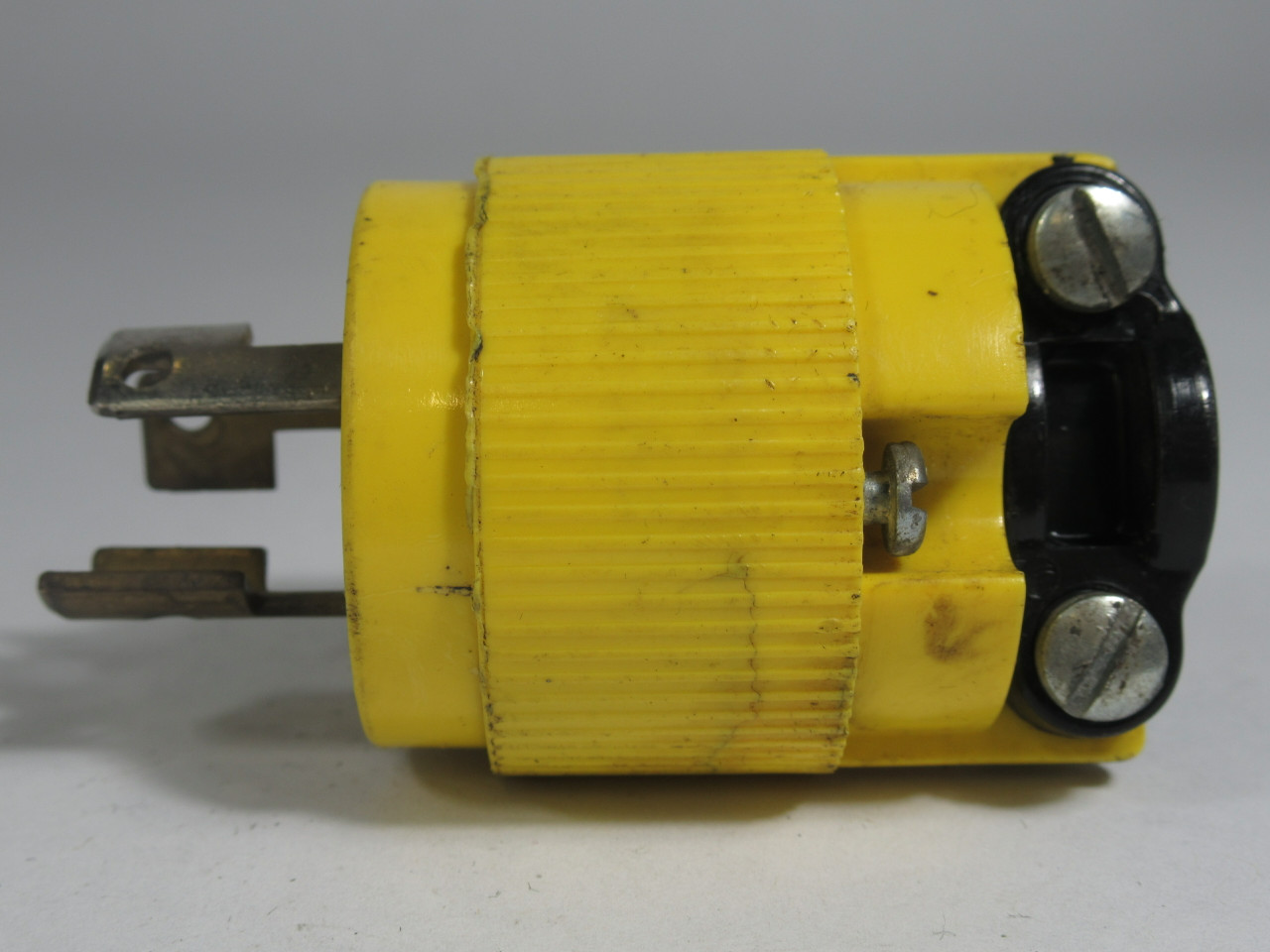 Pass & Seymour L5-15P Turn-Lock Plug Yellow 15A 125V 3-Wire USED