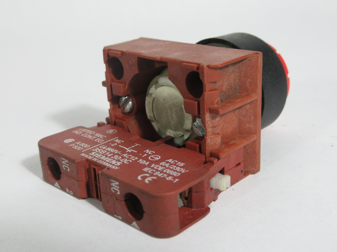 Siemens 3SB12-03-0LC01 Momentary Contact Raised Push Button 1NC Red Cap USED