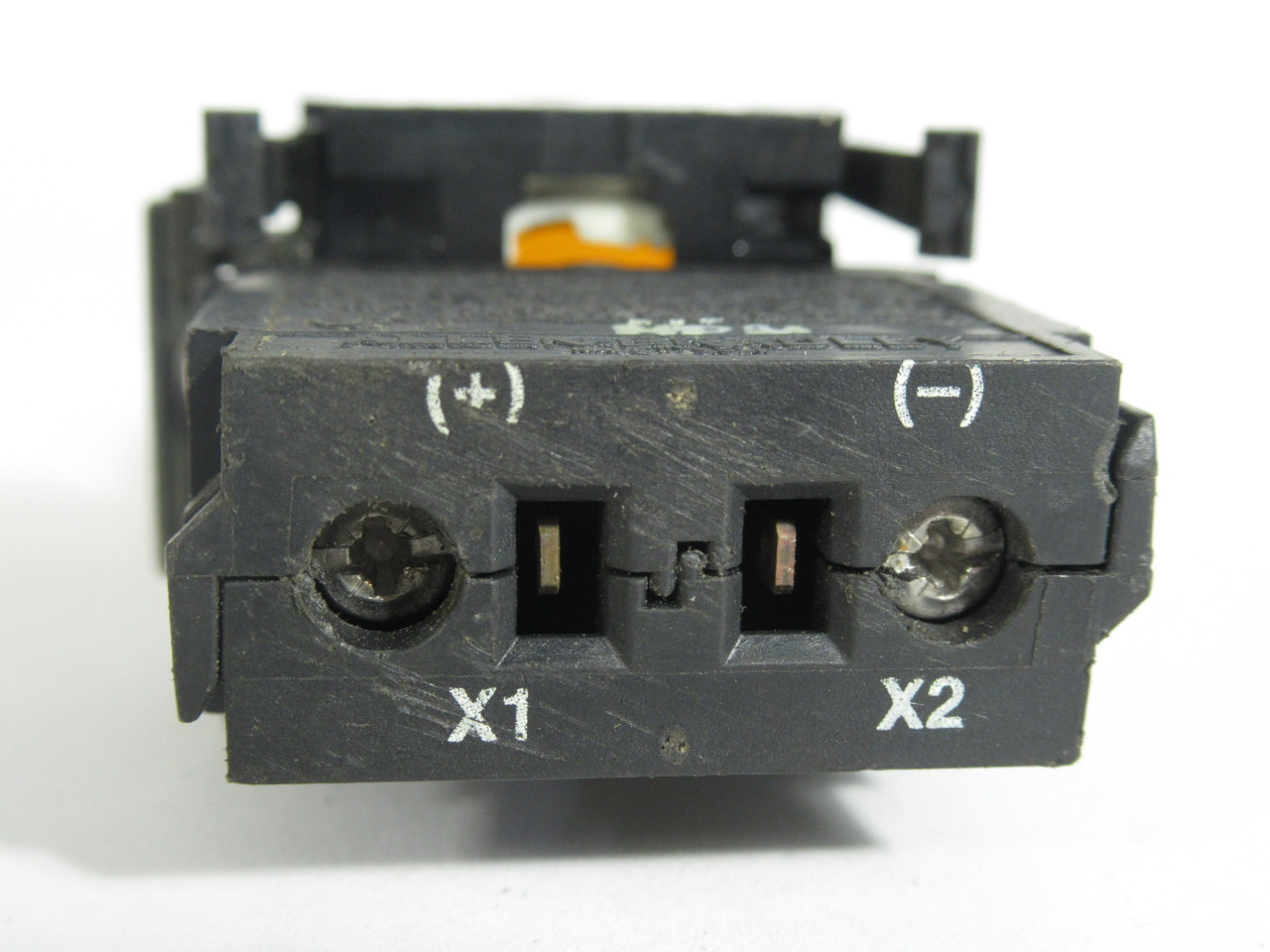 Allen-Bradley 800EP-P5 Pilot Light Amber Lens Comes With 800E-4D0 SER A USED