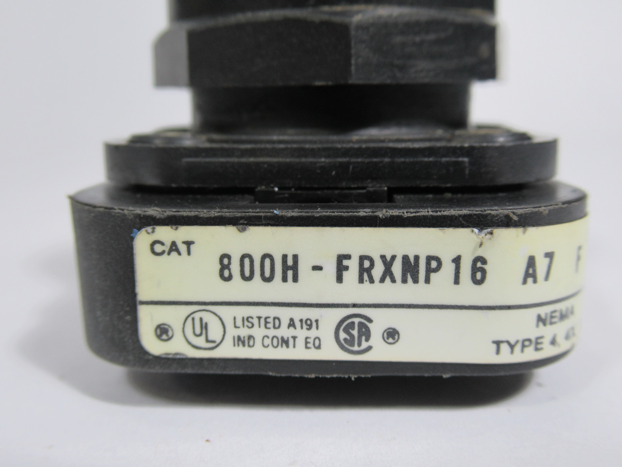 Allen-Bradley 800H-FRXNP16X Ser F Illum Push-Pull Device 120V Actuator USED