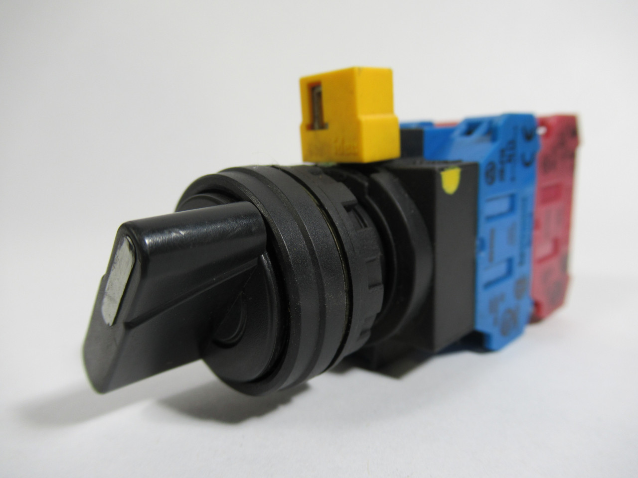 IDEC HW1S-3TF22 Selector Switch 3-Position 2NO 2NC USED