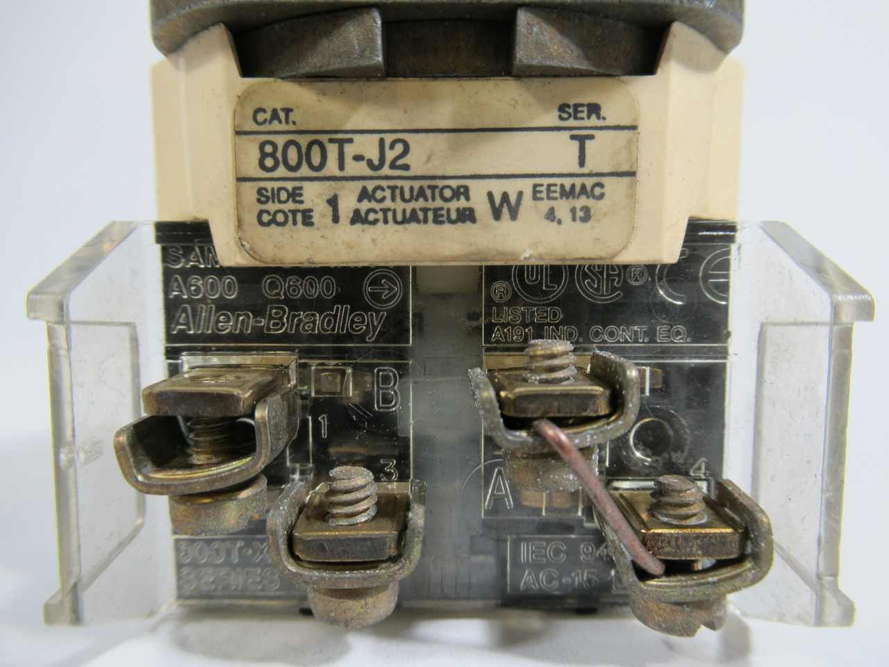 Allen-Bradley 800T-J2B Ser T Selector Switch 3-Position 2NO 2NC No Knob USED