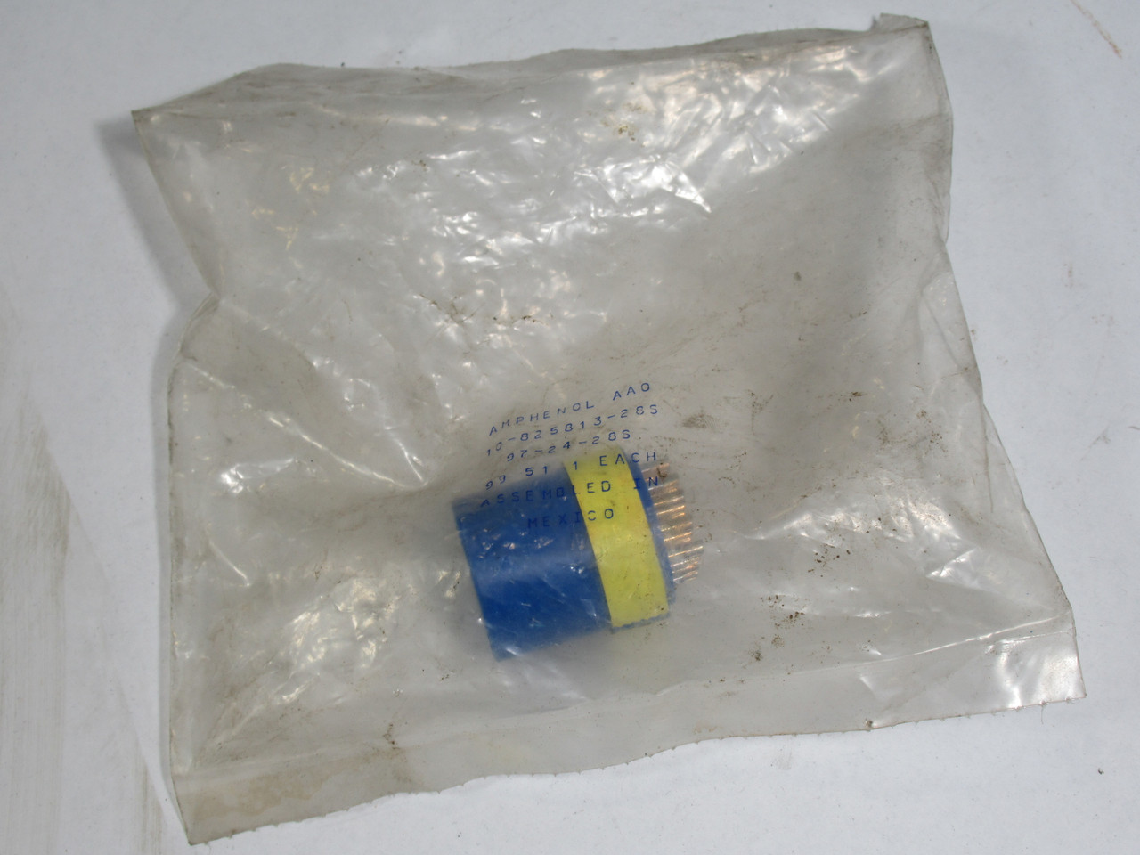 Amphenol 97-24-28S Connector NWB