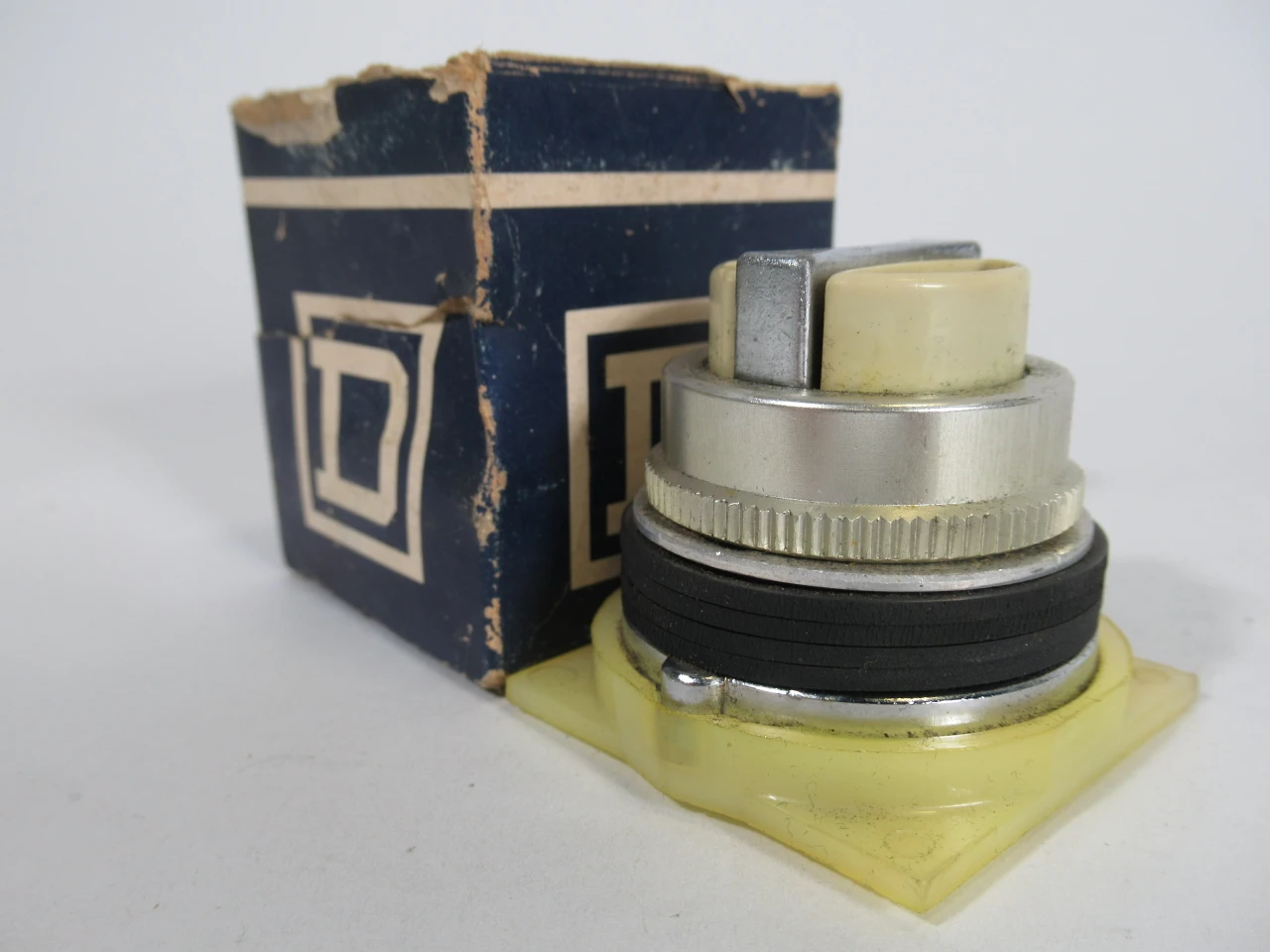 Square D 9001KR6 Momentary Dual Push Button Operator Only NO INSERTS ! NEW !